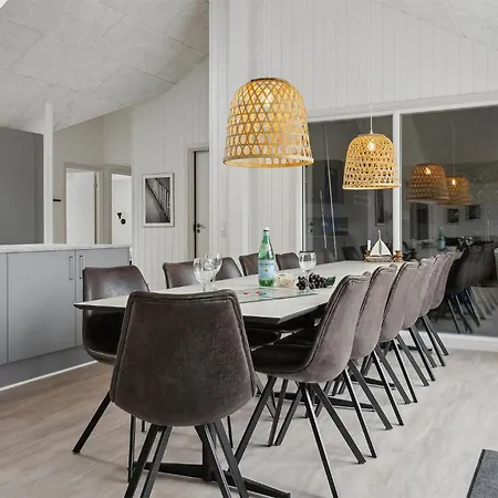 5 Bedroom Beautiful In Дом отдыха Romo