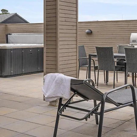 5 Bedroom Beautiful In Дом отдыха Romo