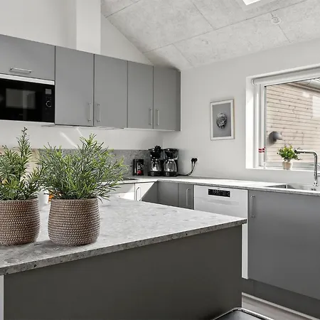 5 Bedroom Beautiful In *