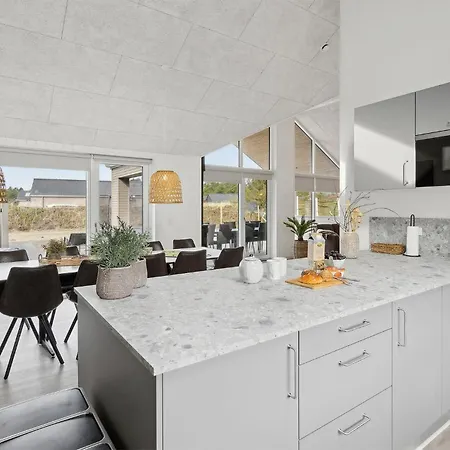 Дом отдыха 5 Bedroom Beautiful In *