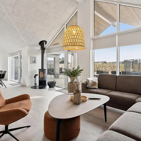 5 Bedroom Beautiful In *