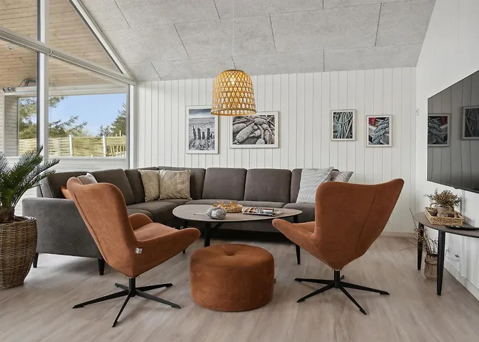 5 Bedroom Beautiful In Casa de Férias