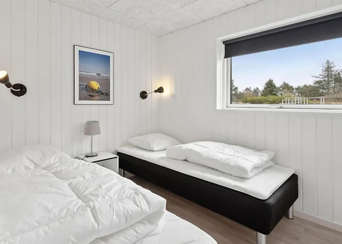 5 Bedroom Beautiful In Casa de Férias *