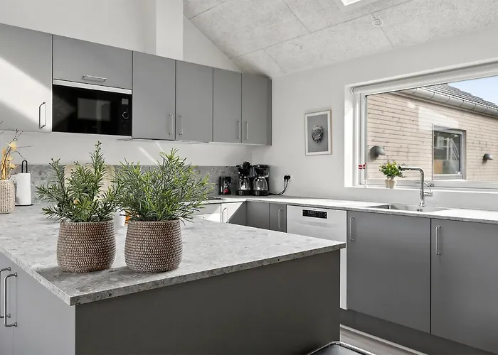 5 Bedroom Beautiful In *